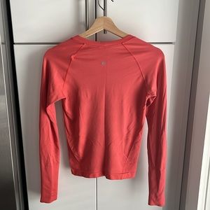 LULULEMON LONG SLEEVE TEE (Size 6)